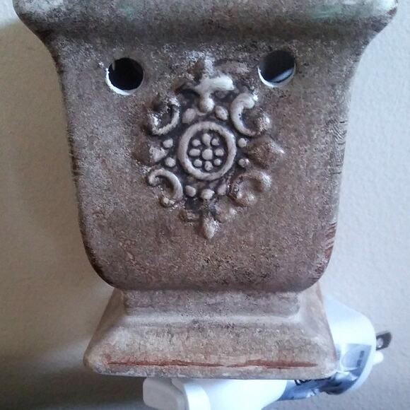 Scentsationals Crest Stone Ceramic Wall Plugin Warmer NIB - Picture 2 of 4